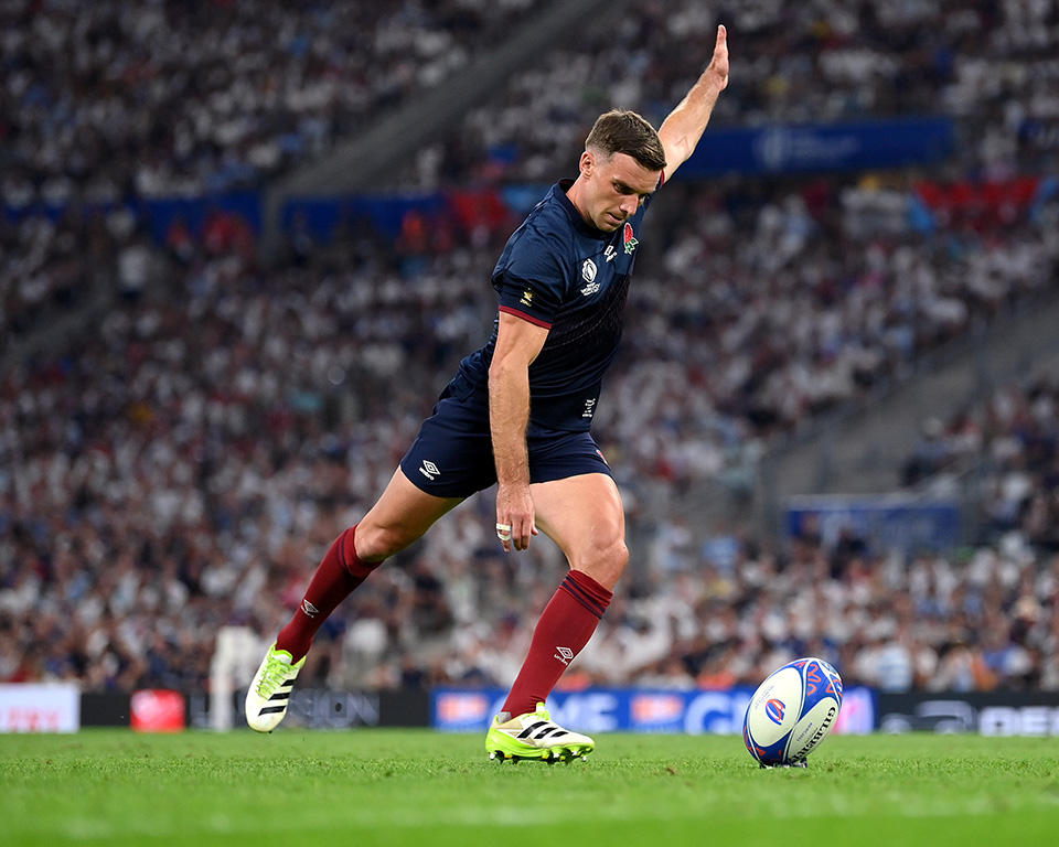 George Ford gearing up for a penalty against Argentina at the 2023 Rugby World Cup.