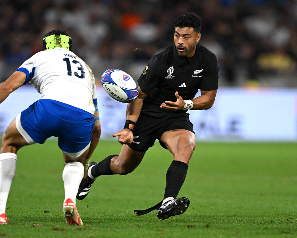 Anton Lienert-Brown: All Black signs new deal with New Zealand Rugby :  PlanetRugby