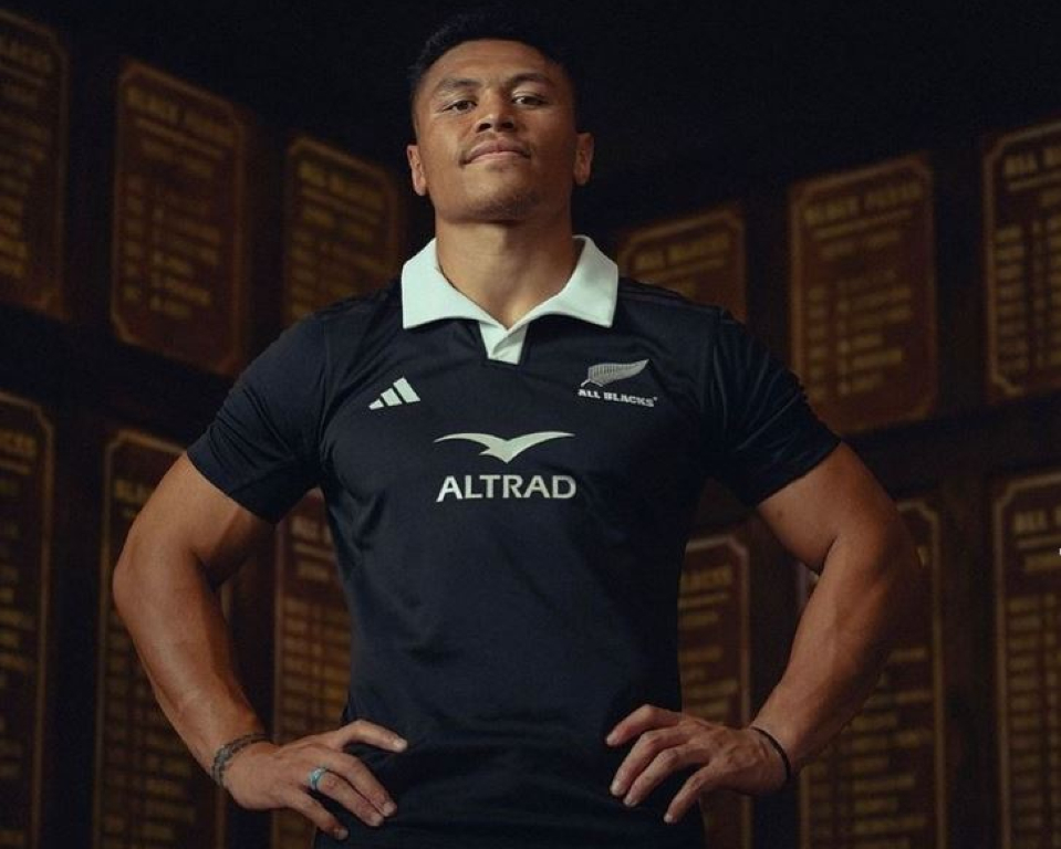 Iconic Return: The 2024 All Blacks Jersey Debuts with a Classic White Collar!